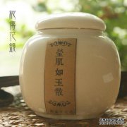 在宫殿里搅拌甜腻的东西